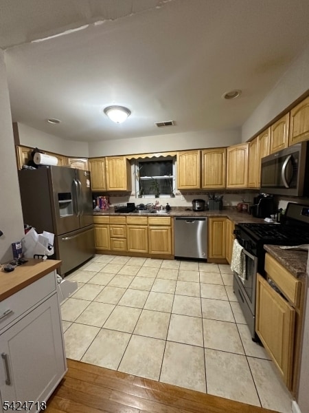 Building Photo - 550 Franklin St