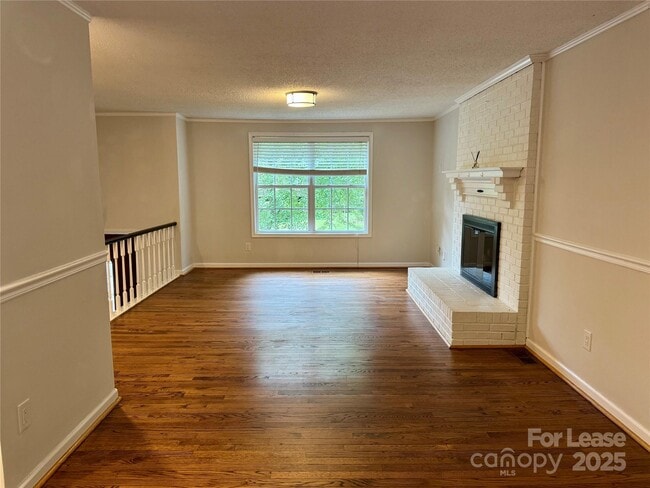 Building Photo - 707 Regency Dr