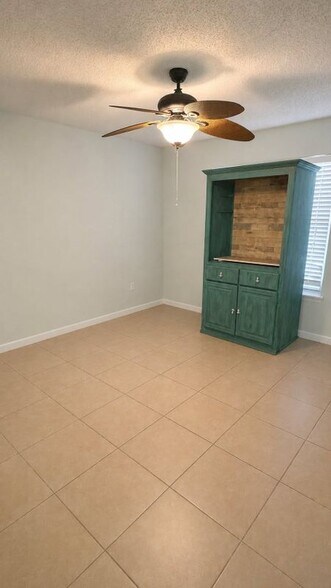 Building Photo - 108 W Capricorn Dr