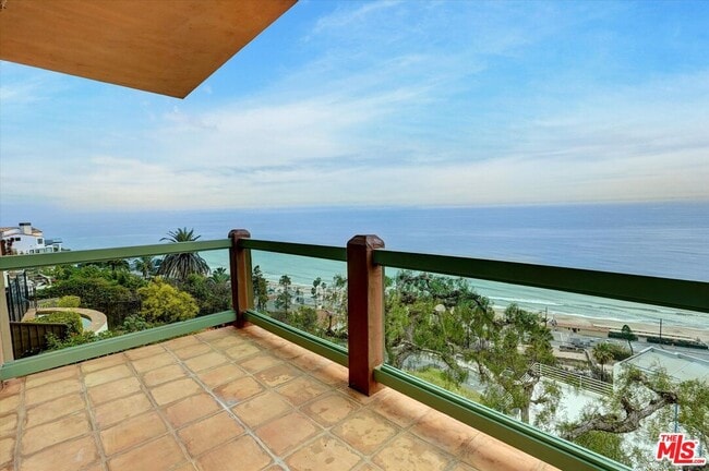 Building Photo - 3916 Rambla Orienta