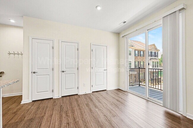 Building Photo - 6222 Cleburne Ct