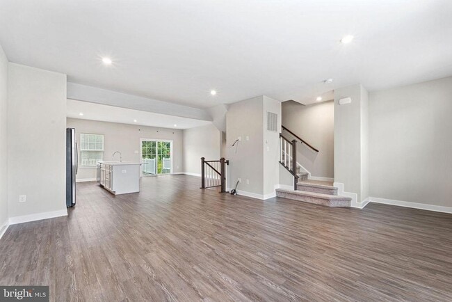 Building Photo - 2 Sparrow Cir