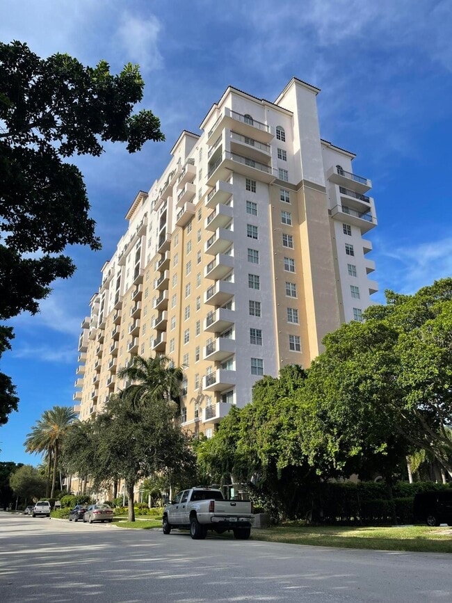 Building Photo - 616 Clearwater Park Rd