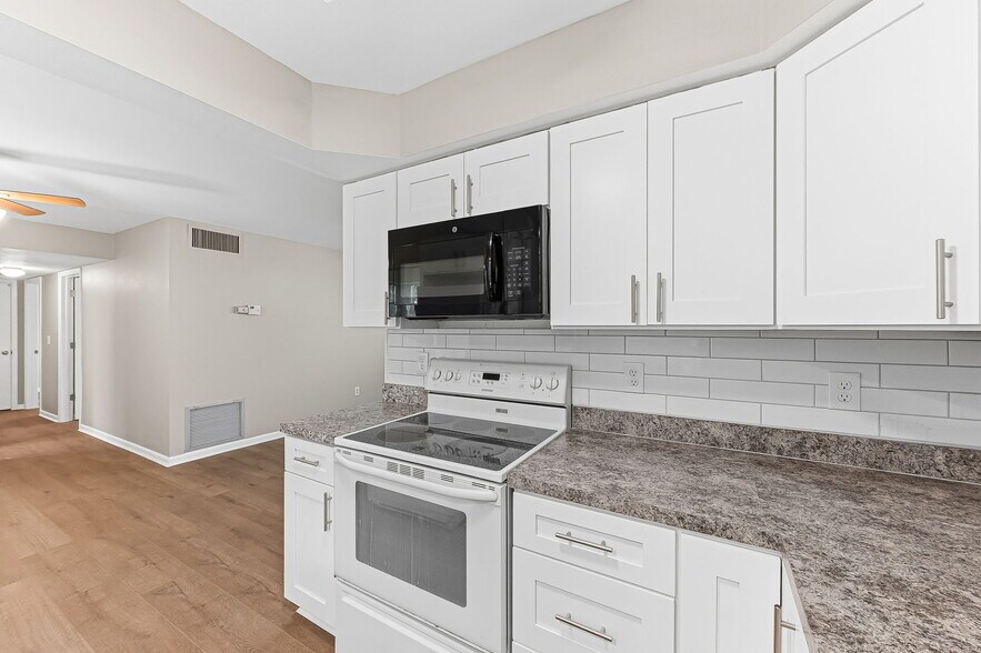 Building Photo - 1514 Edgewater Cir