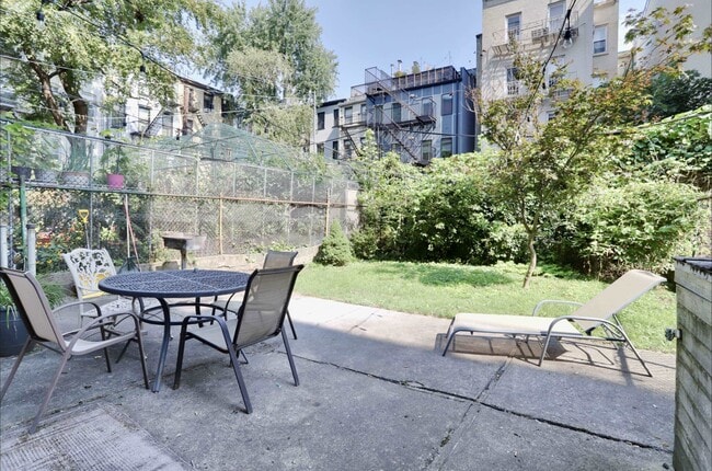 Building Photo - 931 Park Ave