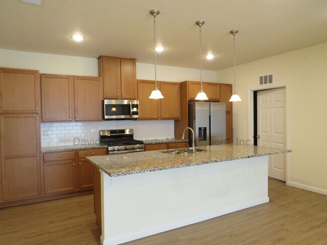 Building Photo - Beautiful Newer 2 Bedroom Condo in Briargate Area