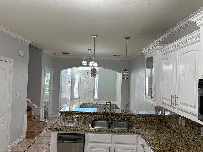 Kitchen - 428 Quail Ave