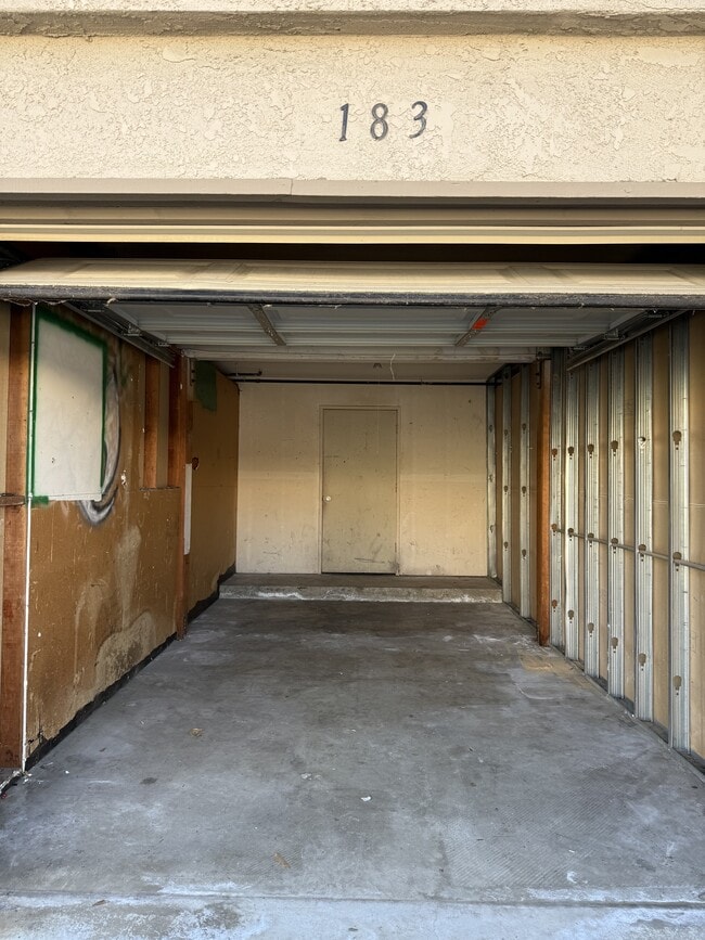 Building Photo - 183 Southampton Way