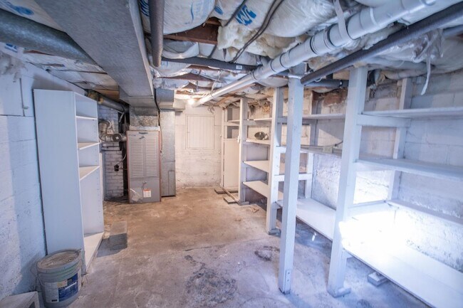 Building Photo - Gorgeous Vintage Home in Downtown Langley with Detached Guest Studio!!