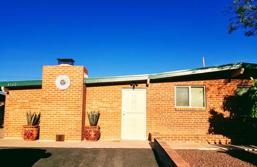 Building Photo - 4342 N Radin Ave