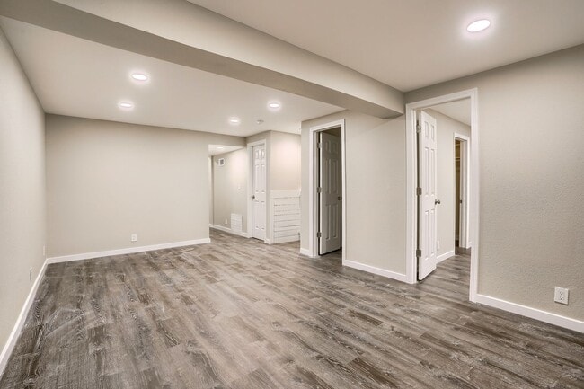 Building Photo - Comfortable Single-Family Townhouse in Quiet Community