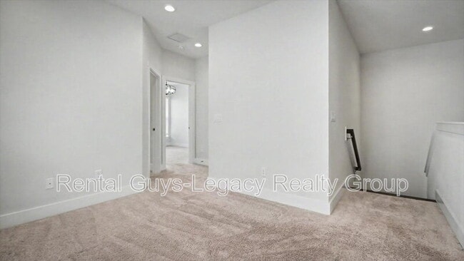 Building Photo - 409 Crestview Dr