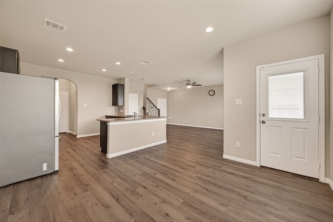 Building Photo - 5602 James Michael Dr