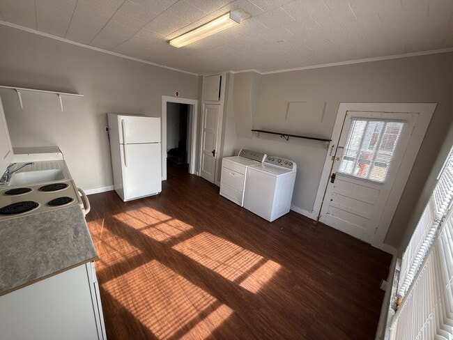 Building Photo - 301 N 7th St