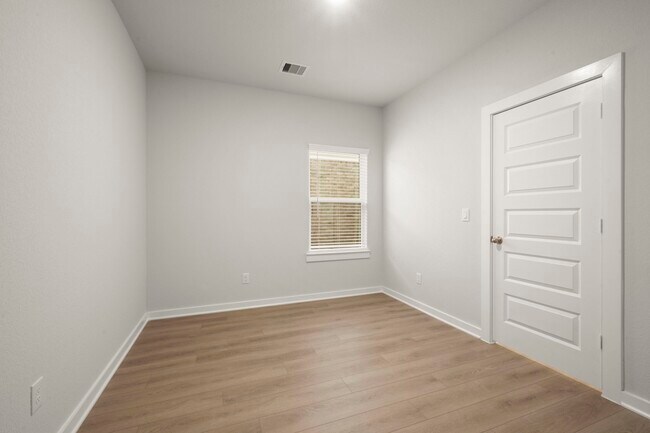 Building Photo - 8619 Blueberry Ash St