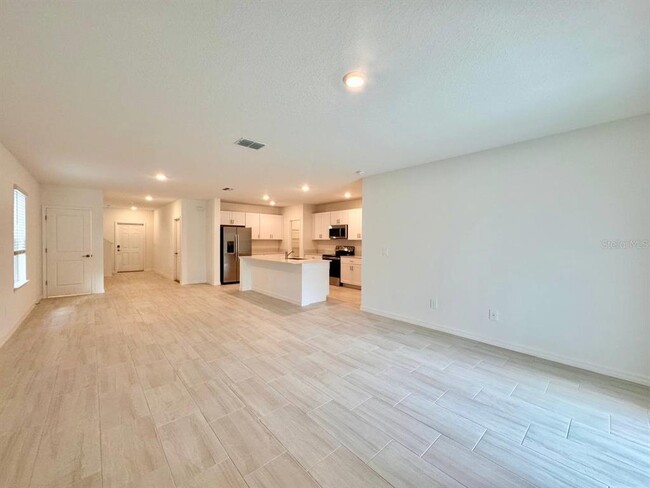 Building Photo - 17554 Pleasantview Blvd