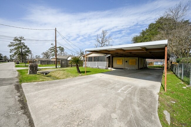 Building Photo - 7221 S Hall St