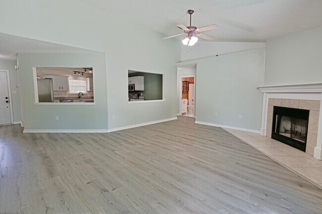 Building Photo - 2345 Ortega St
