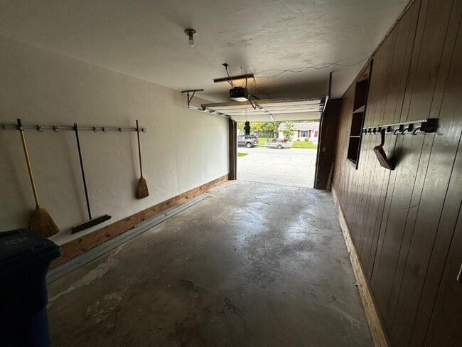 Building Photo - 1581 Biemeret St