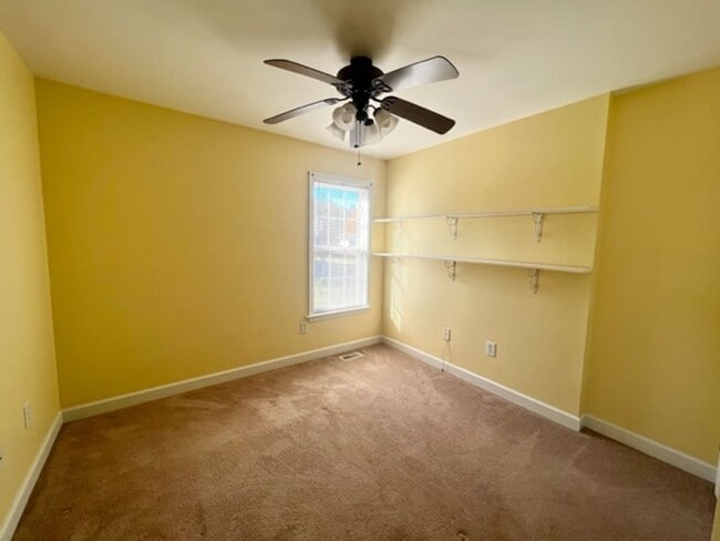 Building Photo - Three bedroom, 2 bath house in Haw River
