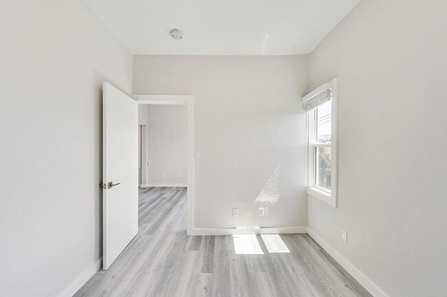 Building Photo - 1707 36th Ave