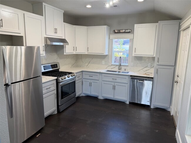 Building Photo - 8922 Allwood St