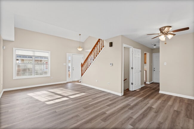 Building Photo - 3490 Willowview Ct