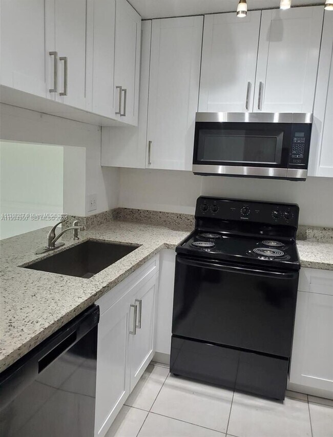 Building Photo - 7435 Woodmont Terrace