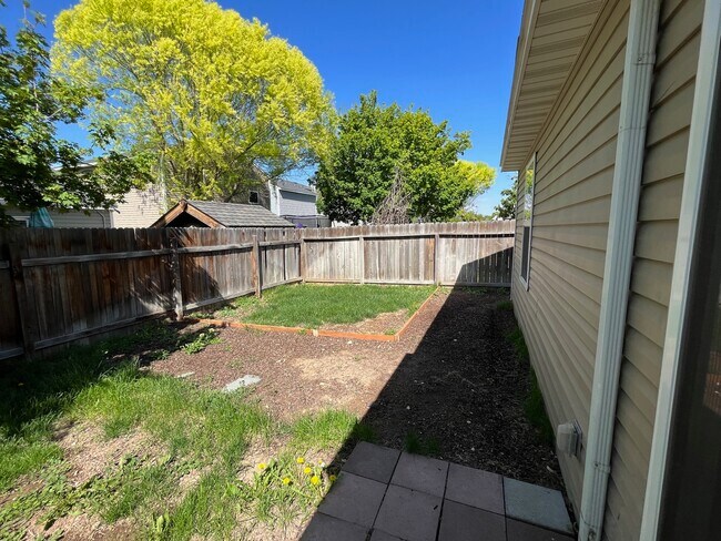 Building Photo - 9690 W Portola Dr