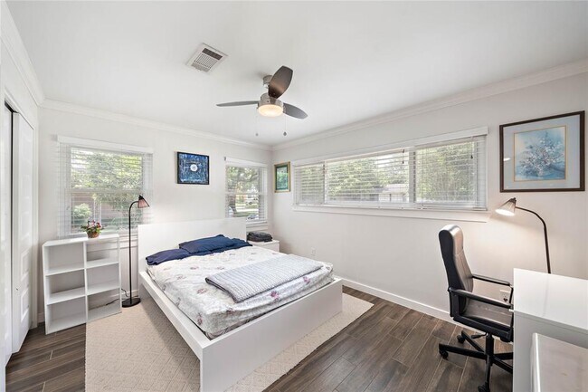 Building Photo - 4626 Verone St