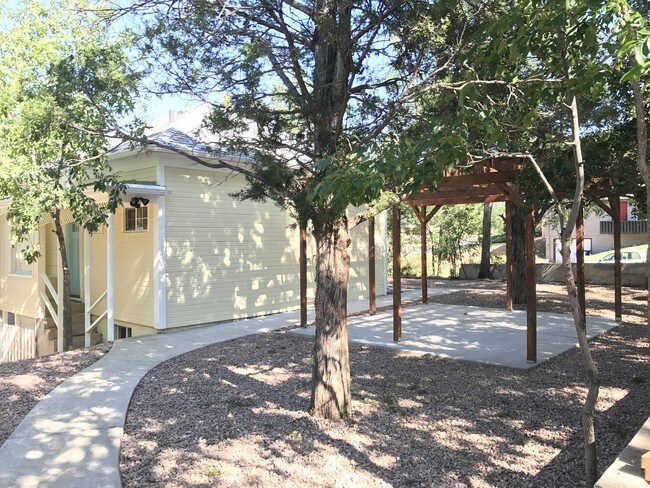Building Photo - 120 N 27th St