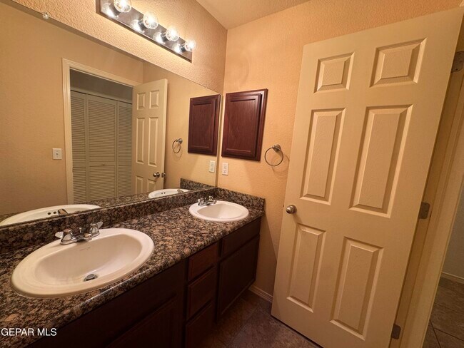 Building Photo - 6700 Hermoso Del Sol Dr