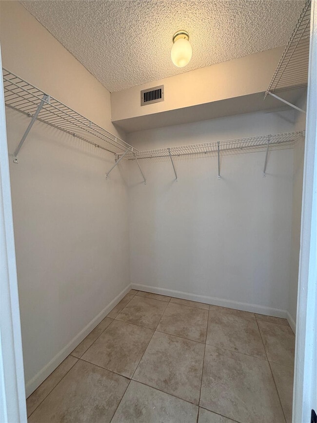 Building Photo - 3100 N Pine Island Rd