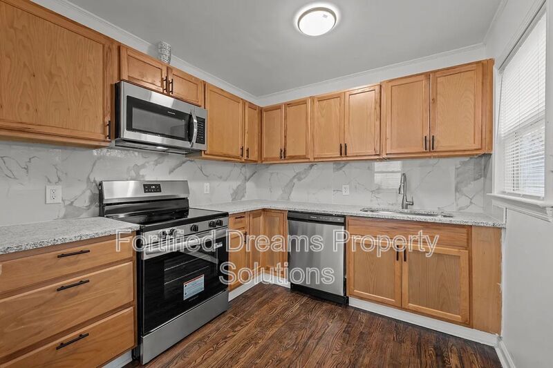 Building Photo - 1710 Rainbow Dr