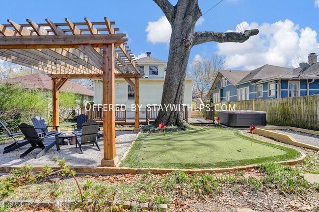 Building Photo - 397 Angelus St