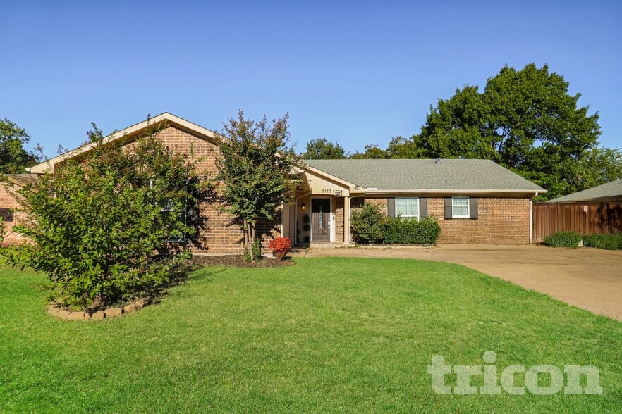 Primary Photo - 2113 Tampico Dr