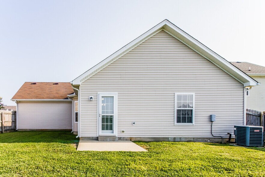 Building Photo - 2612 Apostle Ln