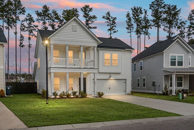 Building Photo - 5 Bedroom, 3.5 Bath, Beautiful Summerville Home, Master on Main