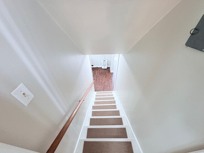 Building Photo - 207 Holly Ave