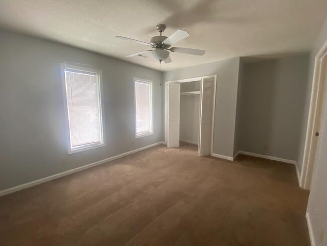 Building Photo - 409 Garden Dr