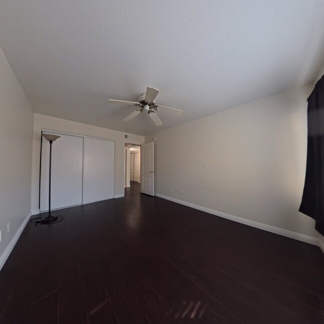 Building Photo - 3 Bedroom | 2nd Floor | Laminate Floors | Gated Community