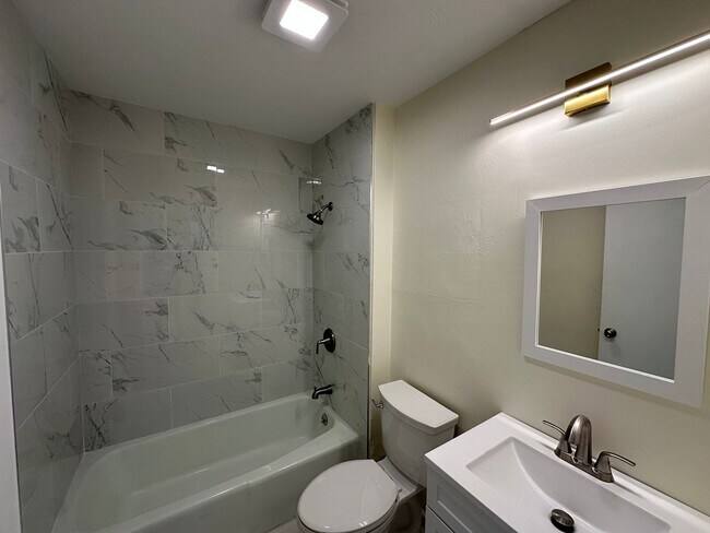 Building Photo - 840 Moyer Ave