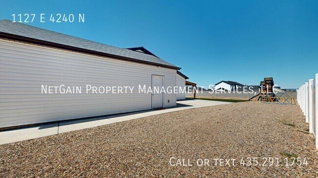 Building Photo - 1127 4240 N