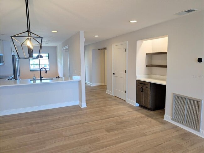 Building Photo - 3850 Mariners Walk