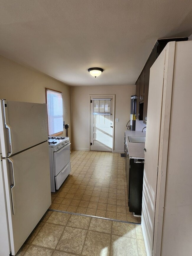 Building Photo - * SPRING 3-2-1 RENT SPECIAL * Quaint 1 bedroom home for rent