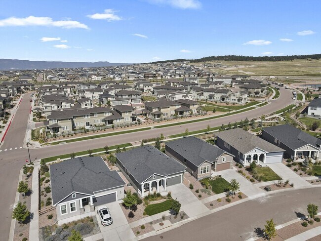 Building Photo - Single Family w/ Elegance