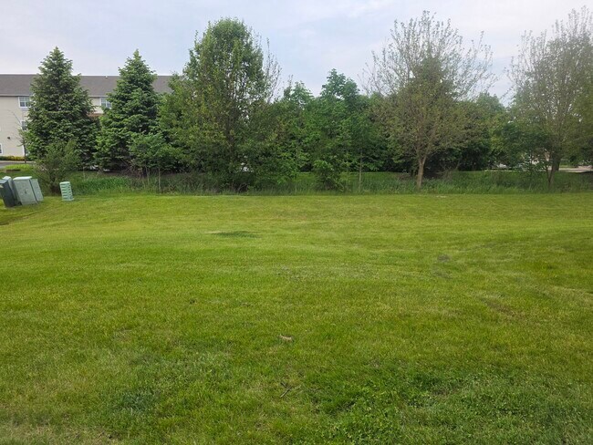 Building Photo - 675 Fieldcrest Dr