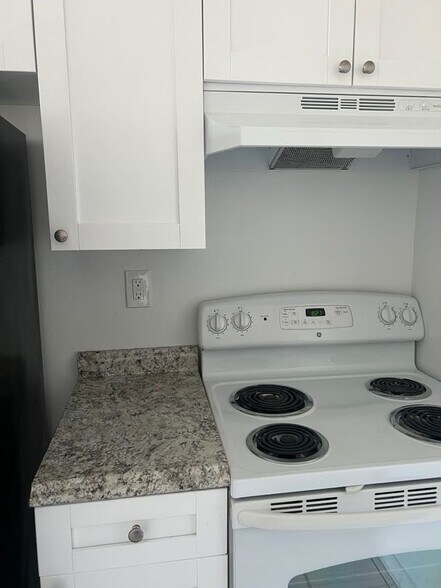 Building Photo - 374 Sunshine Dr