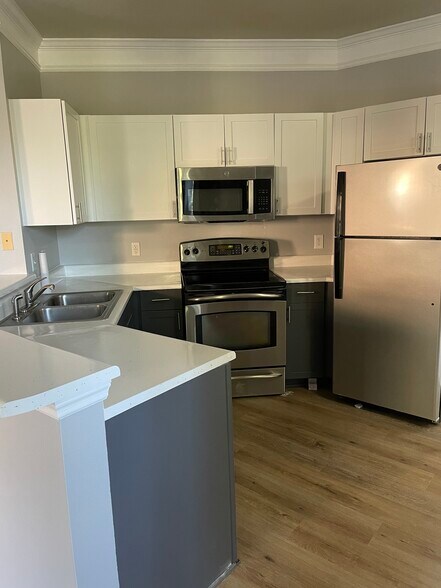 Building Photo - 8807 Villa View Cir