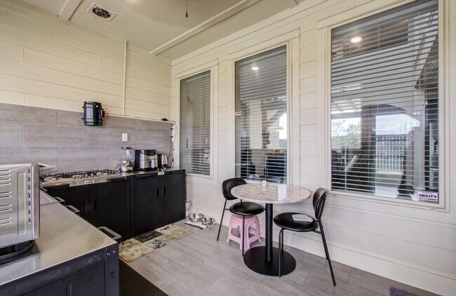 Building Photo - 7610 River Pass Dr